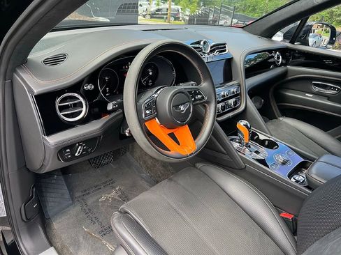 Used 2023 Bentley Bentayga image 25