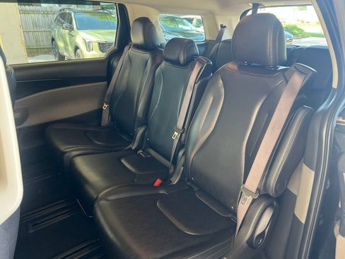Certified 2025 Kia Carnival LXS FWD image 8