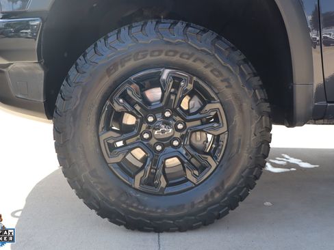 Used 2022 Chevrolet Silverado 1500 ZR2 w/ Technology Package AWD/4WD image 10