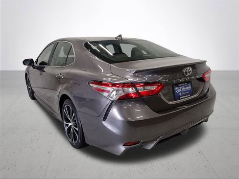 Used 2020 Toyota Camry SE w/ Convenience Package FWD image 11