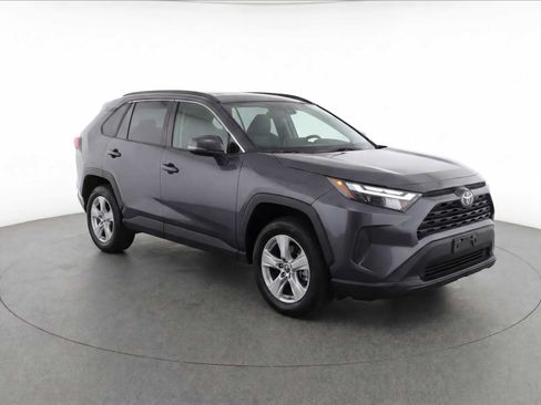 Used 2025 Toyota RAV4 XLE AWD/4WD image 3