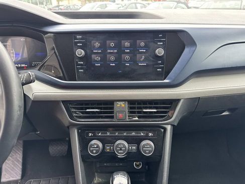 Used 2024 Volkswagen Taos SE image 25