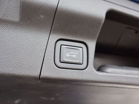 Used 2023 GMC Acadia SLE w/ Driver Convenience Package image 38