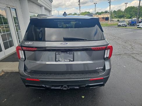 Used 2025 Ford Explorer ST-Line w/ ST-Line Street Pack AWD/4WD image 5