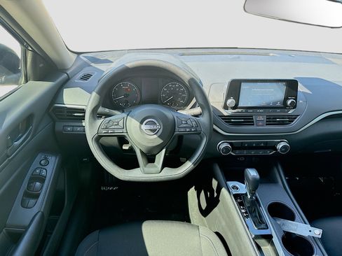 Used 2024 Nissan Altima 2.5 S FWD image 20