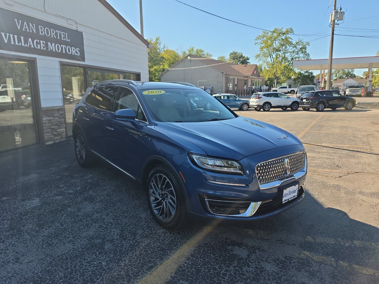 Used 2020 Lincoln Nautilus Reserve w/ Cargo Utility Package AWD/4WD image 3