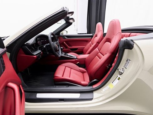 Used 2022 Porsche 911 Carrera S image 39