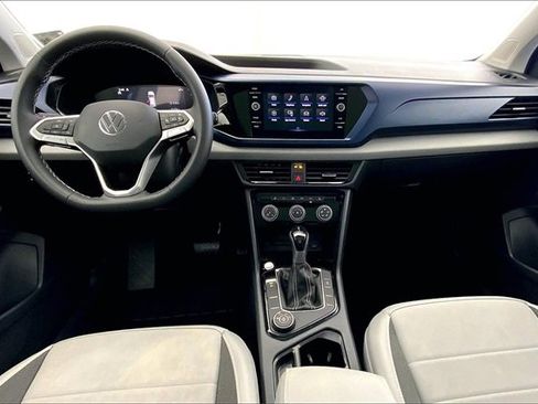 Certified 2023 Volkswagen Taos SE w/ Panoramic Sunroof Package image 15