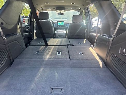 Used 2022 Chevrolet Tahoe LT w/ Luxury Package AWD/4WD image 19
