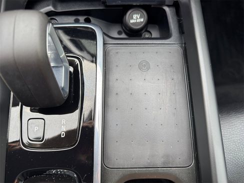 Certified 2022 Volvo XC60 B5 Momentum w/ Climate Package image 17