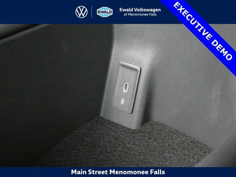 New 2025 Volkswagen Atlas Cross Sport SEL R-Line image 21