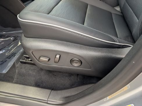 Certified 2026 Buick Enclave Sport Touring w/ Power Package AWD/4WD image 23