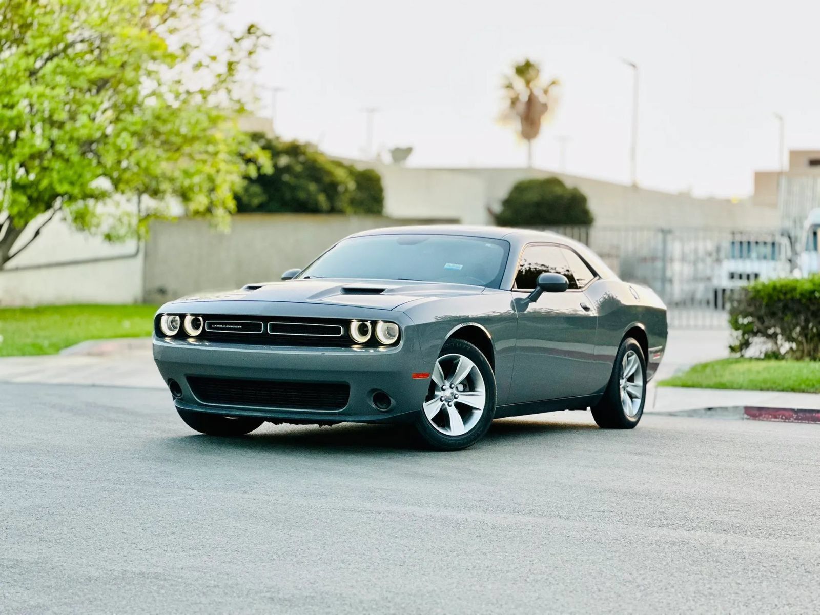 Used 2018 Dodge Challenger SXT RWD image 1