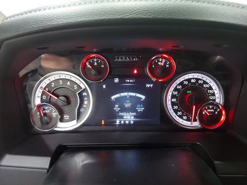 Used 2018 RAM 1500 Laramie AWD/4WD image 7