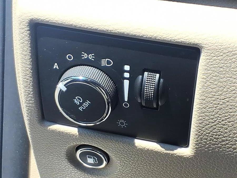 Used 2021 Jeep Grand Cherokee Limited AWD/4WD image 21