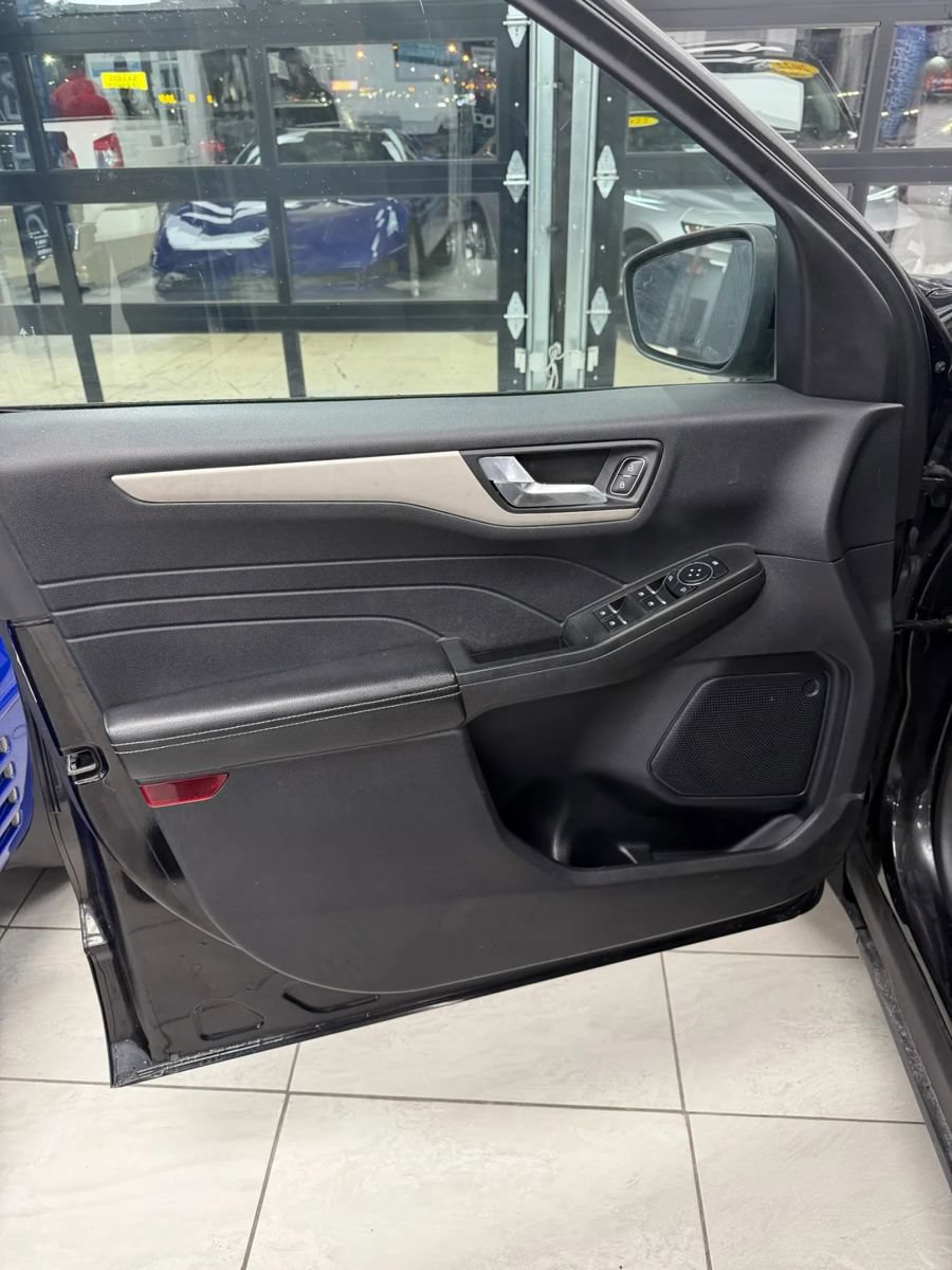 Used 2022 Ford Escape SEL FWD image 18