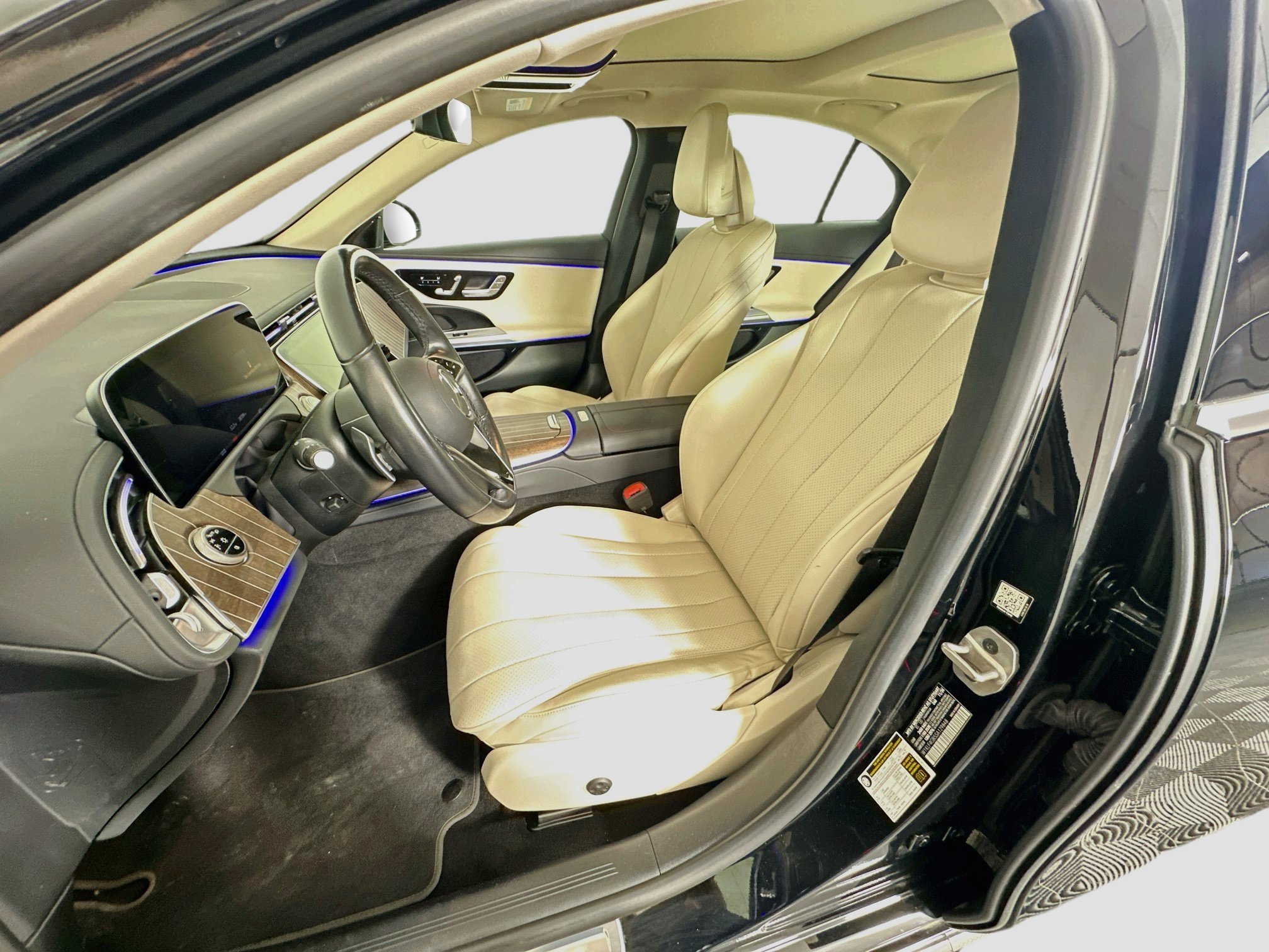 Used 2025 Mercedes-Benz E 350 Sedan w/ Winter Package image 13