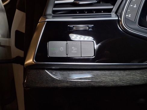 Used 2019 Audi Q8 Premium AWD/4WD image 12