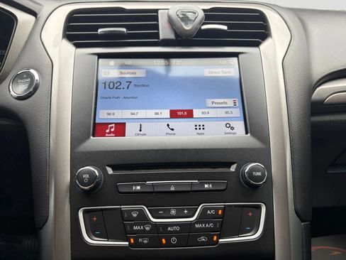 Used 2018 Ford Fusion SE w/ Fusion SE Technology Package FWD image 23