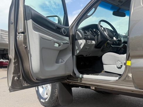 Used 2012 Toyota Tacoma 4x4 Double Cab w/ TRD Sport Pkg image 75