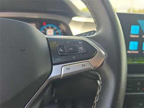 Used 2025 Volkswagen Atlas Cross Sport SE FWD image 25