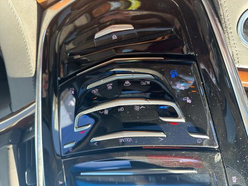 Used 2019 Cadillac Escalade Premium Luxury image 34