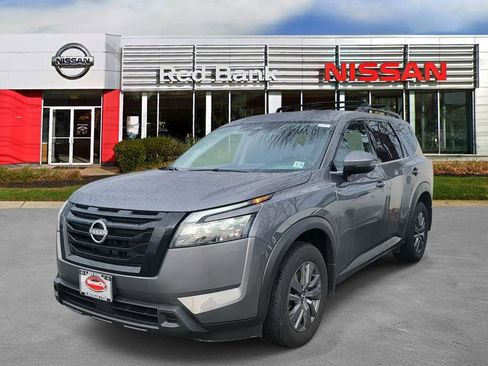 Certified 2025 Nissan Pathfinder SV w/ Black Appearance Package image 5