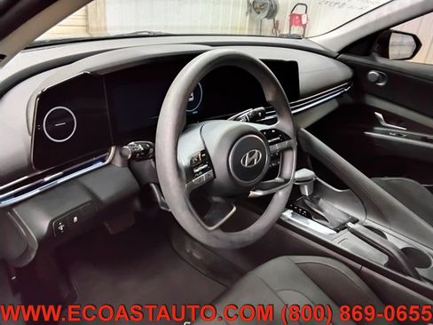 Used 2024 Hyundai Elantra SEL image 11