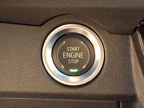 Used 2024 Chevrolet Traverse RS FWD image 26