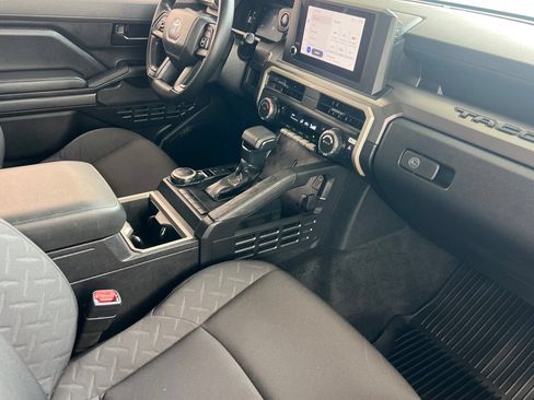 Used 2025 Toyota Tacoma SR5 AWD/4WD image 12
