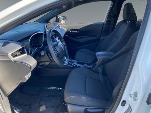 Used 2024 Toyota Corolla SE w/ SE Package FWD image 9
