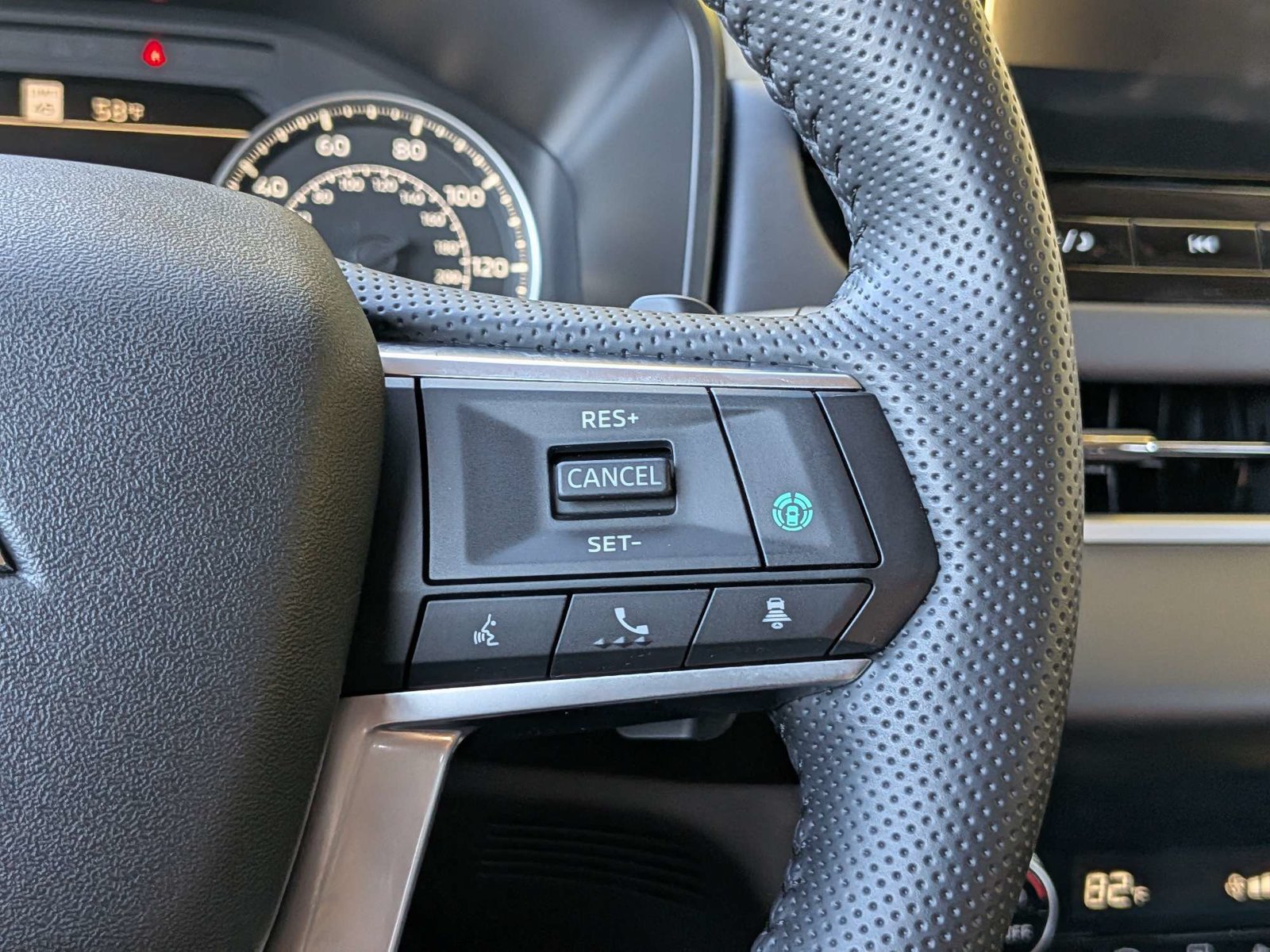 Used 2025 Mitsubishi Outlander AWD image 27