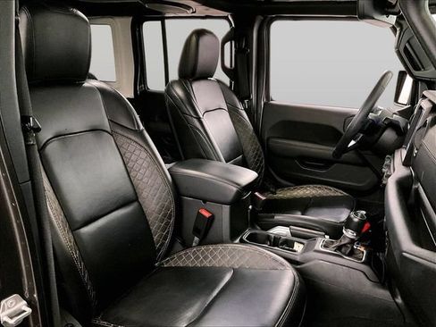 Used 2020 Jeep Wrangler Unlimited Sahara AWD/4WD image 7