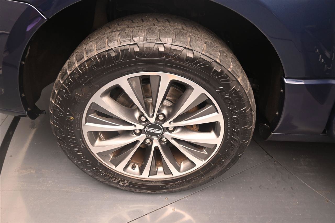 Used 2017 Lincoln Navigator Select AWD/4WD image 16