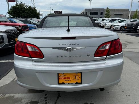 Used 2010 Chrysler Sebring Touring FWD image 4