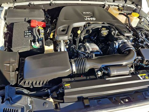 Used 2020 Jeep Gladiator Sport w/ Trailer Tow Package image 14