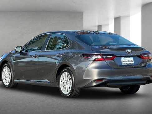 Used 2022 Toyota Camry LE image 6