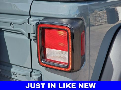 Used 2025 Jeep Wrangler Sport image 39