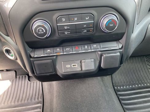 Certified 2022 Chevrolet Silverado 1500 Custom image 19