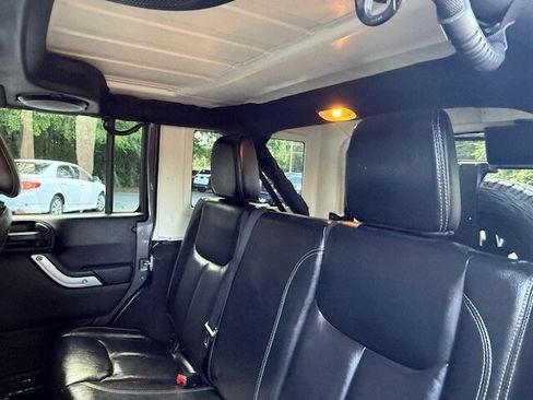 Used 2014 Jeep Wrangler Unlimited Sahara image 22