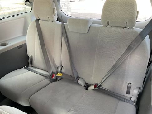 Used 2011 Toyota Sienna LE image 28