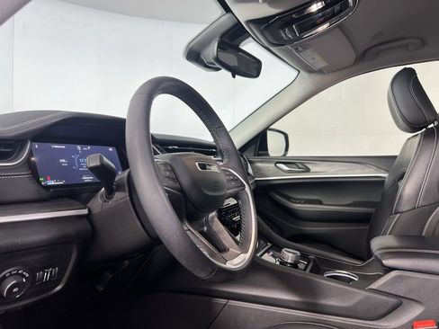 Used 2023 Jeep Grand Cherokee Limited image 23