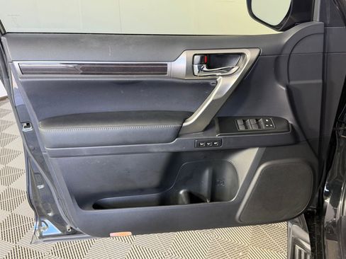Used 2022 Lexus GX 460 Premium w/ Accessory Package image 20