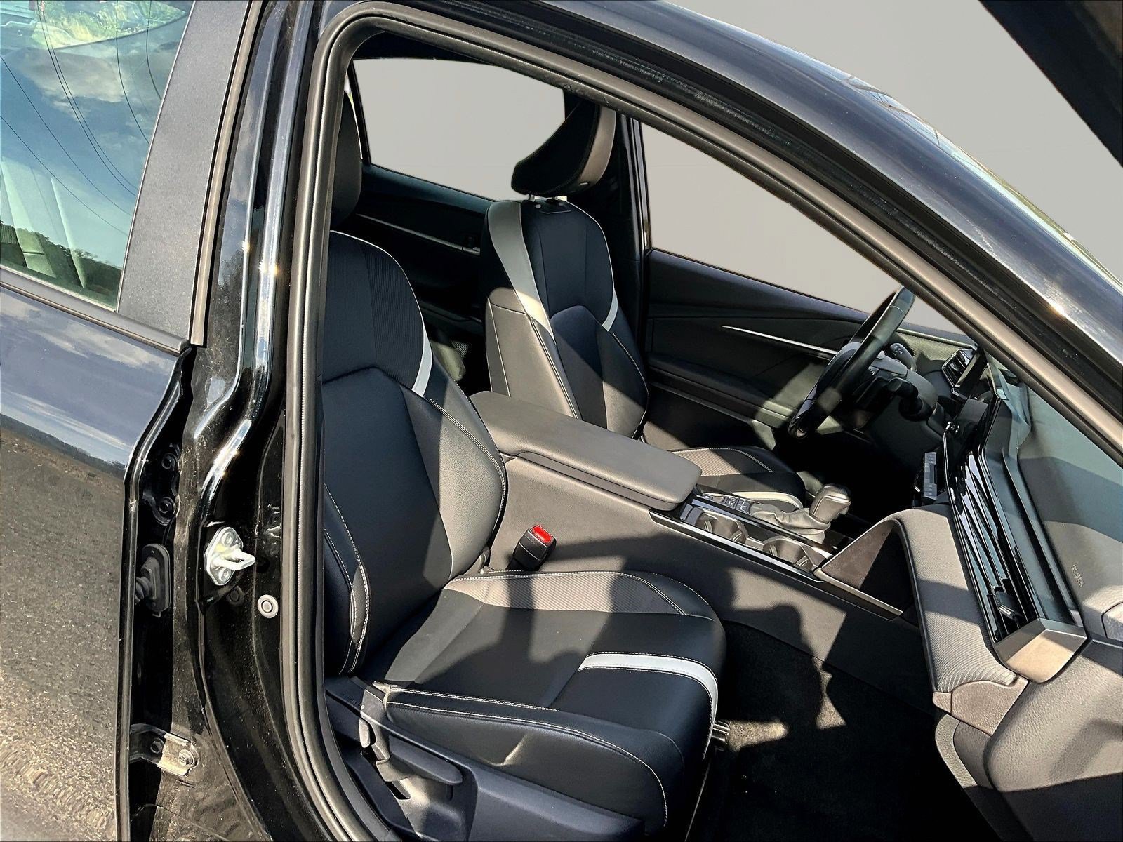 Used 2025 Toyota Camry SE FWD image 29