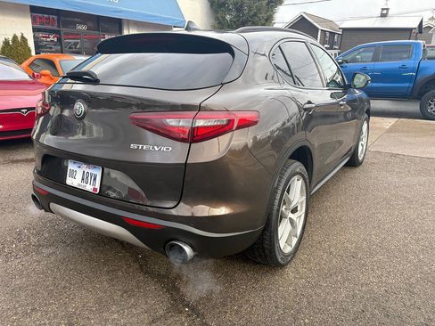 Used 2018 Alfa Romeo Stelvio Ti Sport image 4