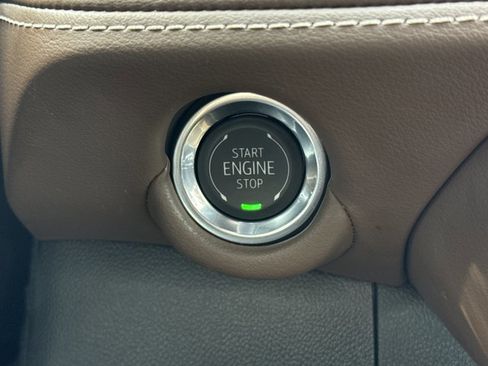 Used 2025 Chevrolet Suburban High Country image 33