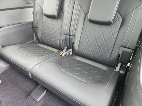 Used 2025 Volkswagen Atlas SEL Premium R-Line image 35