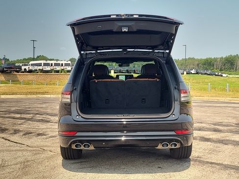 Used 2025 Lincoln Aviator Reserve w/ Equipment Group 201A AWD/4WD image 41