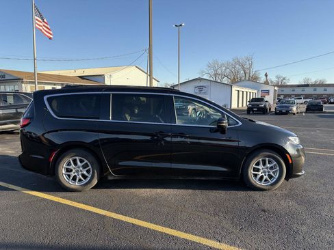Used 2022 Chrysler Pacifica Touring-L image 26
