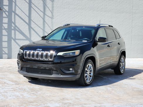 Used 2020 Jeep Cherokee Latitude Plus w/ Cold Weather Group FWD image 4